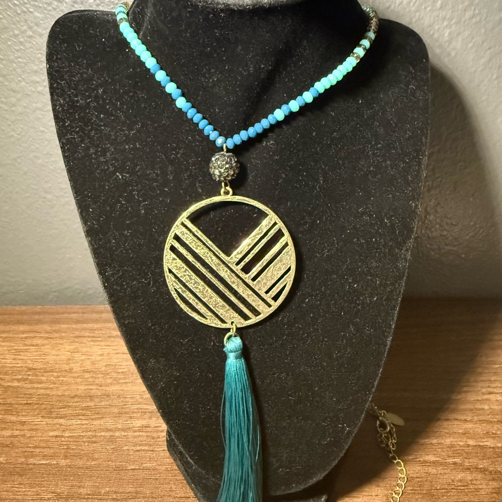 Elegant Gold and Turquoise Necklace